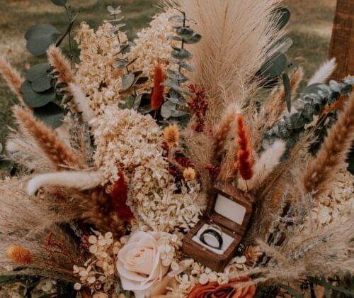 Dried Flower Wedding Decor Ideas: Budget-Friendly & Beautiful